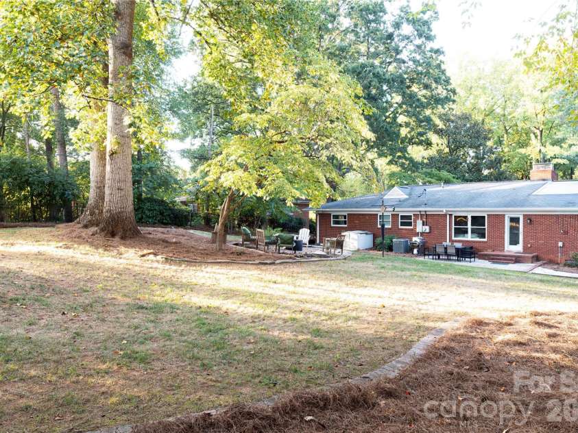 4764 Stafford Circle, Charlotte, NC 28211.  MLS# CAR4422732, YatesRealty ID 49745. 