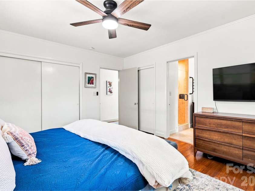 4764 Stafford Circle, Charlotte, NC 28211.  MLS# CAR4422732, YatesRealty ID 49745. 