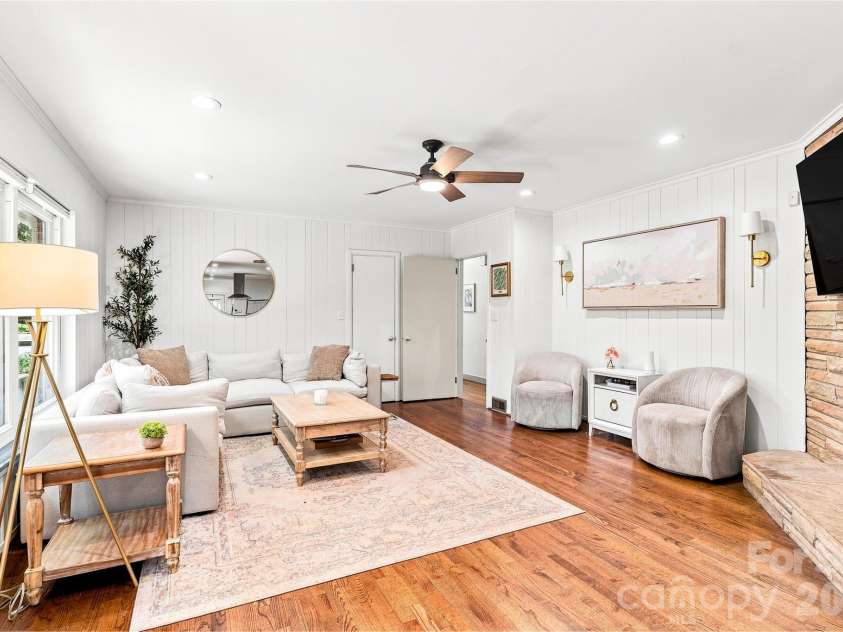 4764 Stafford Circle, Charlotte, NC 28211.  MLS# CAR4422732, YatesRealty ID 49745. 