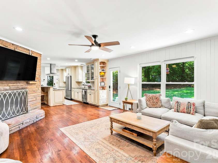 4764 Stafford Circle, Charlotte, NC 28211.  MLS# CAR4422732, YatesRealty ID 49745. 