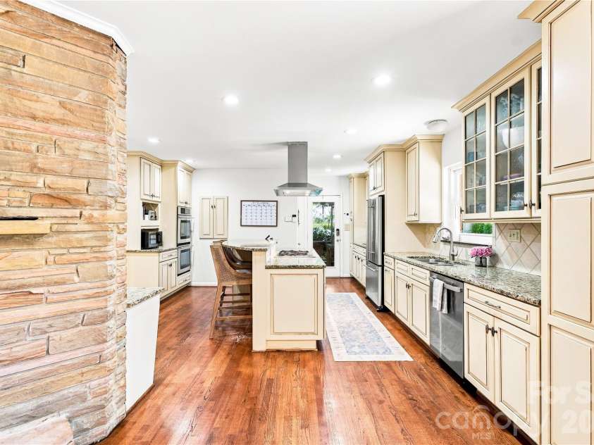 4764 Stafford Circle, Charlotte, NC 28211.  MLS# CAR4422732, YatesRealty ID 49745. 