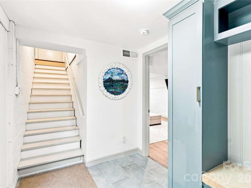 4764 Stafford Circle, Charlotte, NC 28211.  MLS# CAR4422732, YatesRealty ID 49745. 