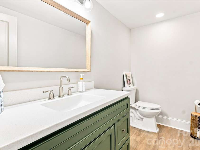 4764 Stafford Circle, Charlotte, NC 28211.  MLS# CAR4422732, YatesRealty ID 49745. 