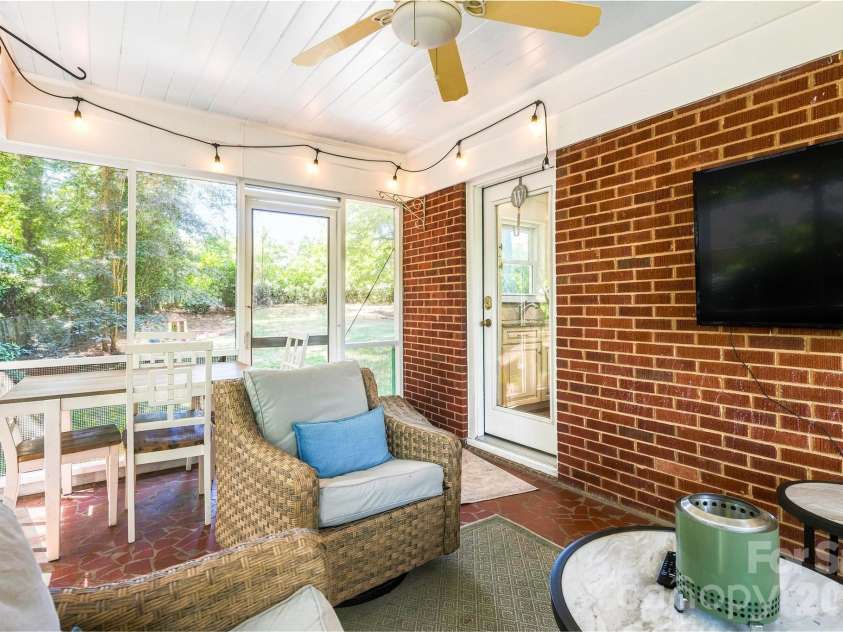 4764 Stafford Circle, Charlotte, NC 28211.  MLS# CAR4422732, YatesRealty ID 49745. 