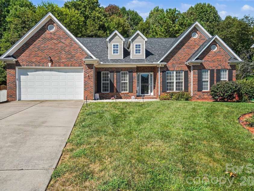 12015 Hampton Place Drive, Charlotte, NC 28269.  MLS# CAR4422407, YatesRealty ID 49747. Extra Long Driveway provides Additional Parking