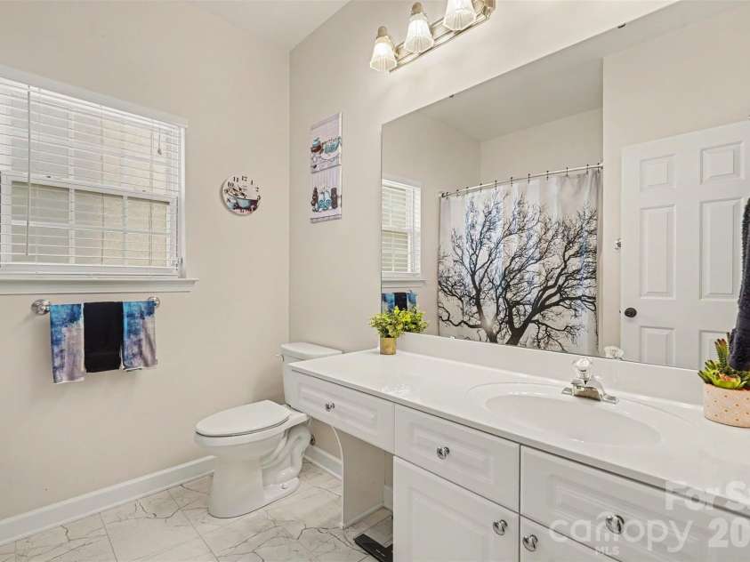 12015 Hampton Place Drive, Charlotte, NC 28269.  MLS# CAR4422407, YatesRealty ID 49747. Full Bathroom