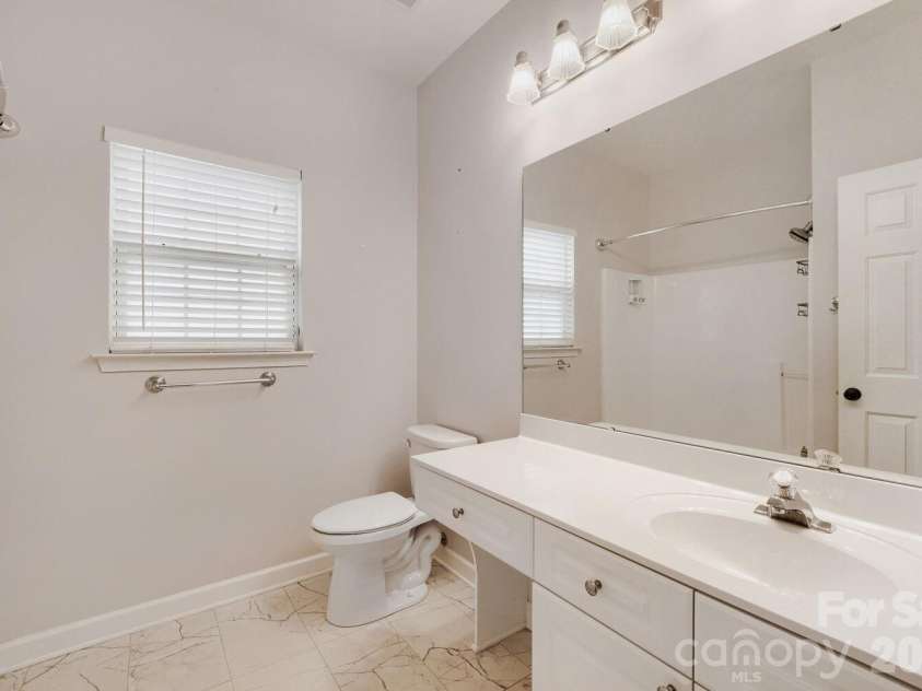 12015 Hampton Place Drive, Charlotte, NC 28269.  MLS# CAR4422407, YatesRealty ID 49747. Full Bathroom