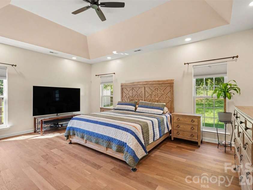 12015 Hampton Place Drive, Charlotte, NC 28269.  MLS# CAR4422407, YatesRealty ID 49747. Primary Suite