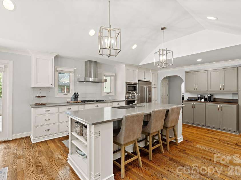 3615 Pickwick Lane, Charlotte, NC 28211.  MLS# CAR4422297, YatesRealty ID 49753. 