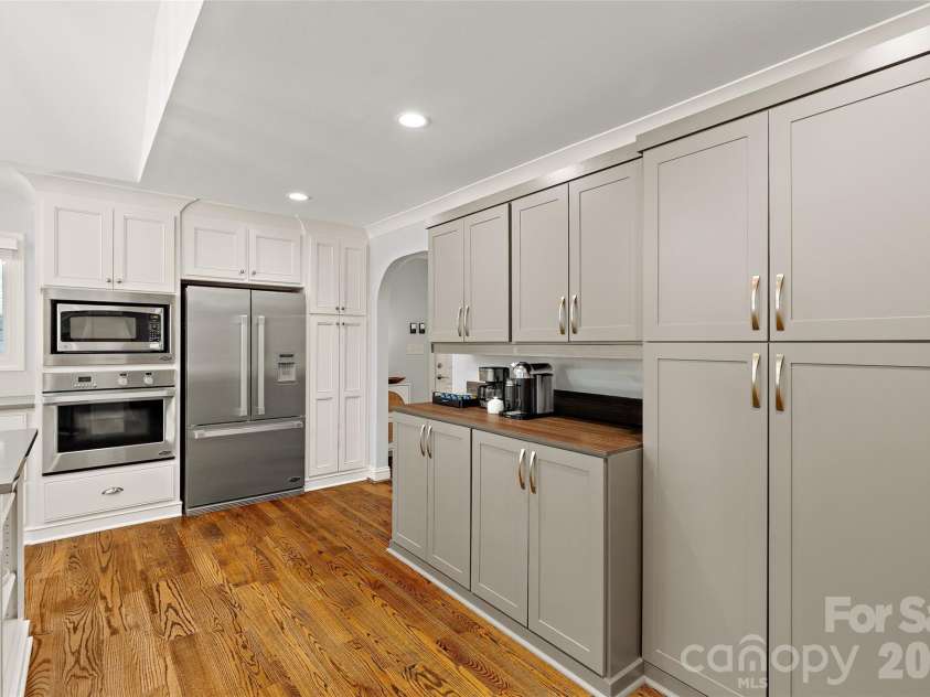 3615 Pickwick Lane, Charlotte, NC 28211.  MLS# CAR4422297, YatesRealty ID 49753. 