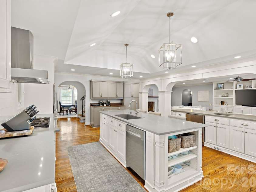 3615 Pickwick Lane, Charlotte, NC 28211.  MLS# CAR4422297, YatesRealty ID 49753. 