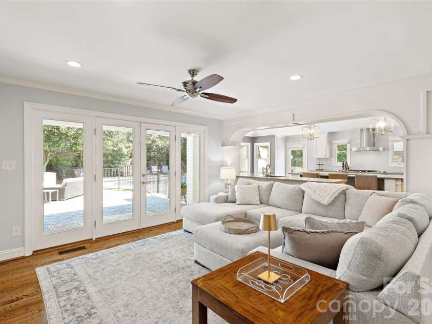 3615 Pickwick Lane, Charlotte, NC 28211.  MLS# CAR4422297, YatesRealty ID 49753. 