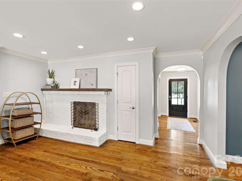 3615 Pickwick Lane, Charlotte, NC 28211.  MLS# CAR4422297, YatesRealty ID 49753. 