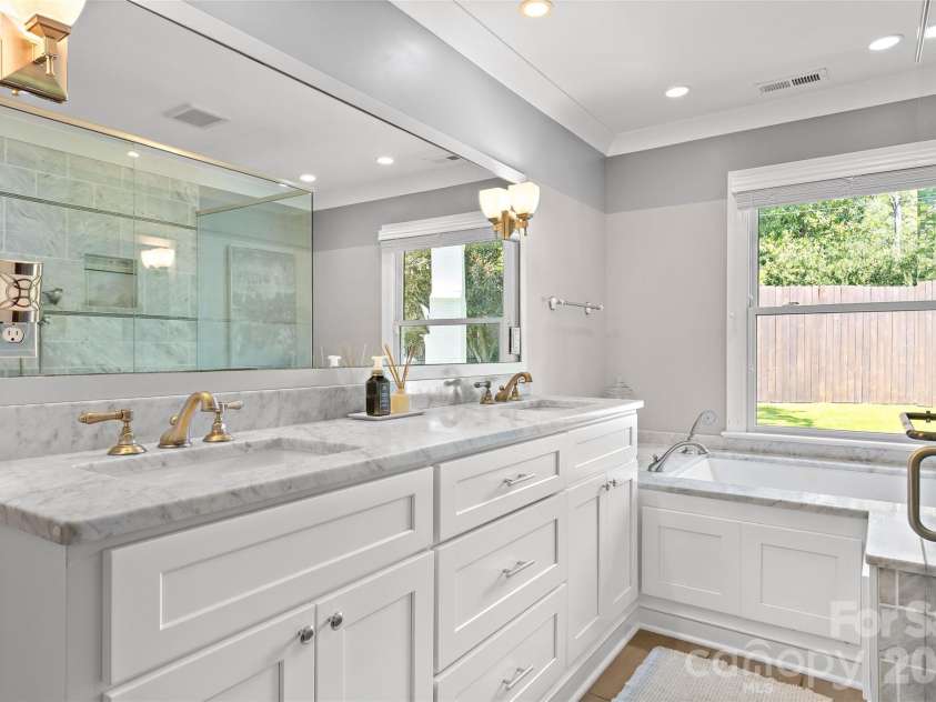 3615 Pickwick Lane, Charlotte, NC 28211.  MLS# CAR4422297, YatesRealty ID 49753. 