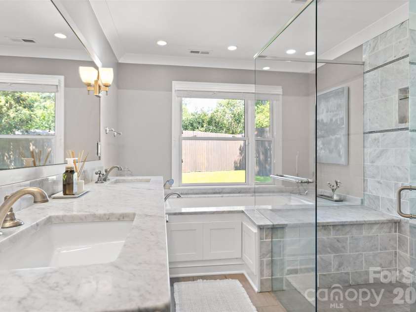 3615 Pickwick Lane, Charlotte, NC 28211.  MLS# CAR4422297, YatesRealty ID 49753. 