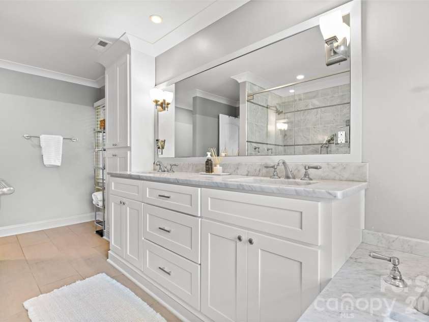 3615 Pickwick Lane, Charlotte, NC 28211.  MLS# CAR4422297, YatesRealty ID 49753. 