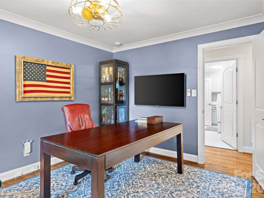 3615 Pickwick Lane, Charlotte, NC 28211.  MLS# CAR4422297, YatesRealty ID 49753. 