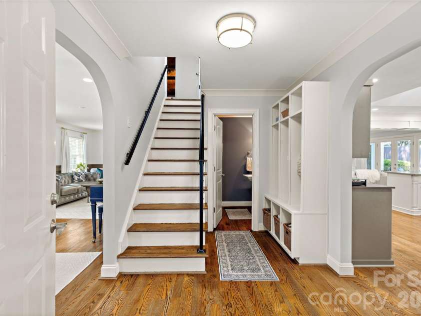 3615 Pickwick Lane, Charlotte, NC 28211.  MLS# CAR4422297, YatesRealty ID 49753. 