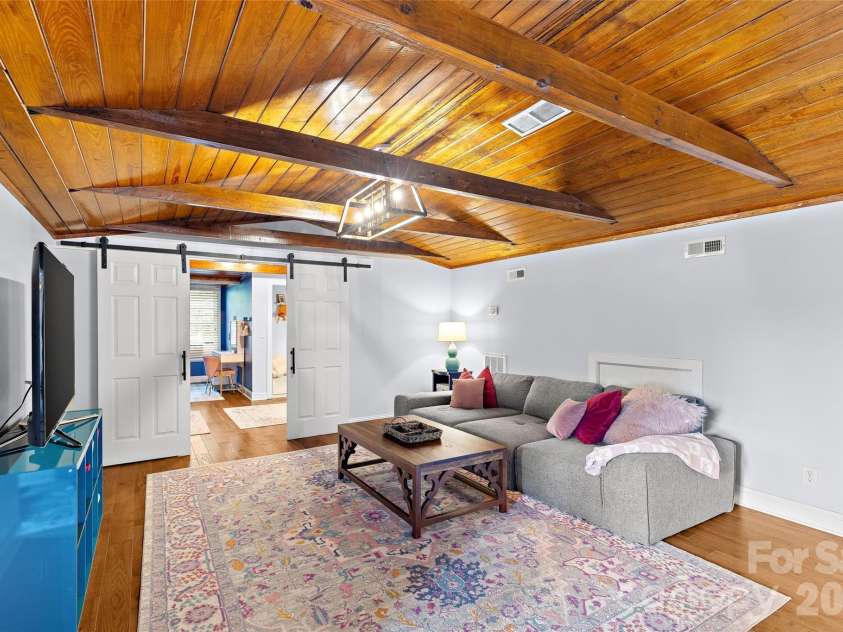 3615 Pickwick Lane, Charlotte, NC 28211.  MLS# CAR4422297, YatesRealty ID 49753. 