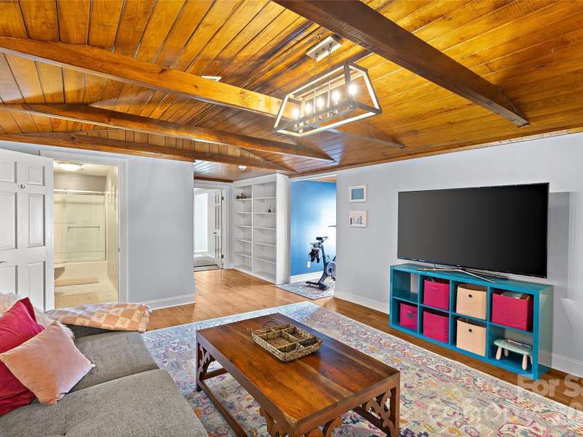 3615 Pickwick Lane, Charlotte, NC 28211.  MLS# CAR4422297, YatesRealty ID 49753. 