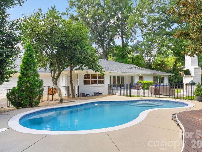 3615 Pickwick Lane, Charlotte, NC 28211.  MLS# CAR4422297, YatesRealty ID 49753. 
