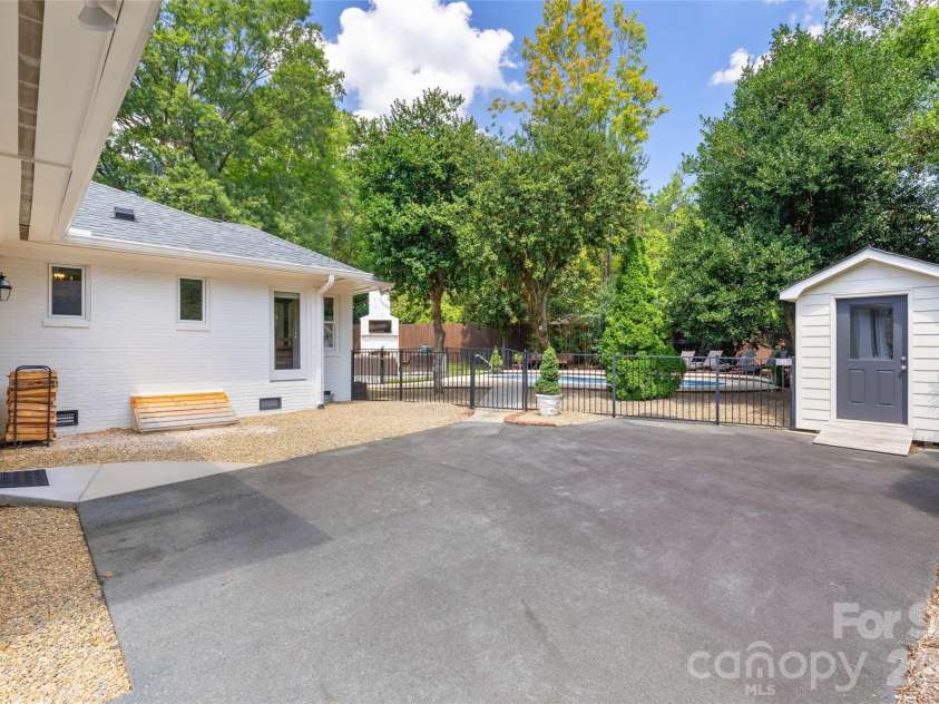 3615 Pickwick Lane, Charlotte, NC 28211.  MLS# CAR4422297, YatesRealty ID 49753. 