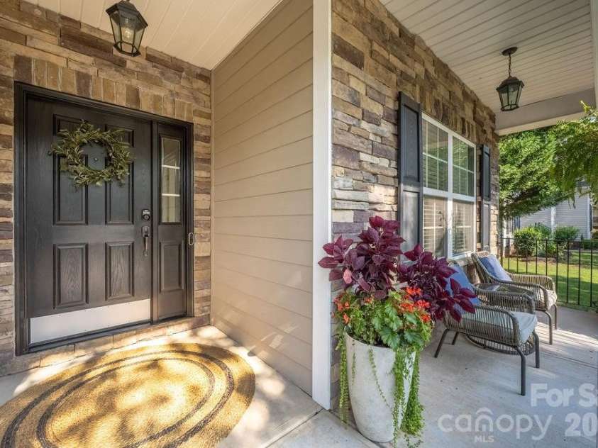 6519 Olmsford Drive, Huntersville, NC 28078.  MLS# CAR4422196, YatesRealty ID 49756. 