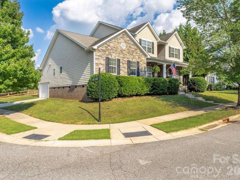 6519 Olmsford Drive, Huntersville, NC 28078.  MLS# CAR4422196, YatesRealty ID 49756. 