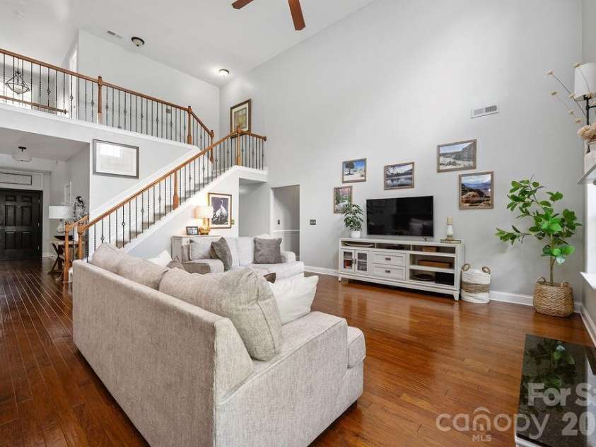 6519 Olmsford Drive, Huntersville, NC 28078.  MLS# CAR4422196, YatesRealty ID 49756. 