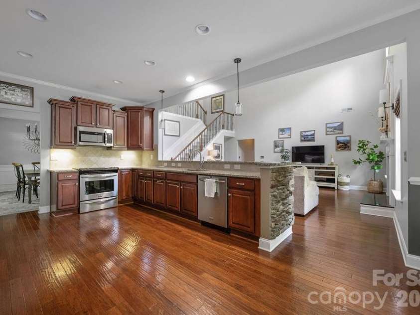 6519 Olmsford Drive, Huntersville, NC 28078.  MLS# CAR4422196, YatesRealty ID 49756. 