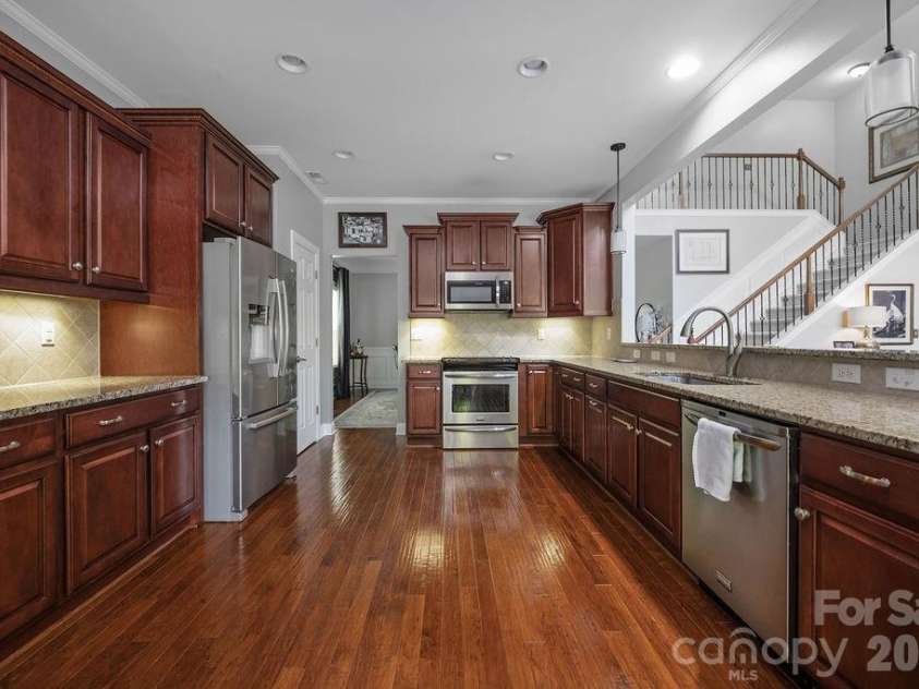 6519 Olmsford Drive, Huntersville, NC 28078.  MLS# CAR4422196, YatesRealty ID 49756. 