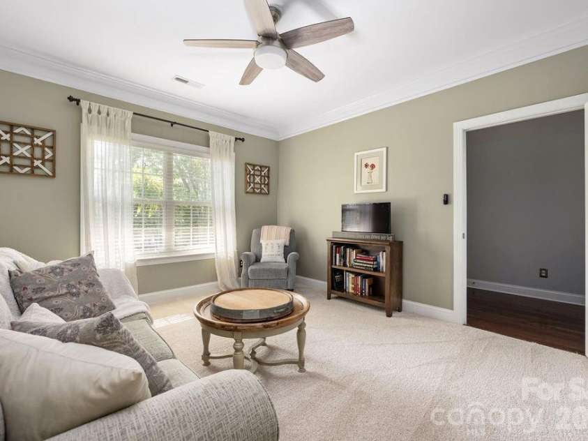 6519 Olmsford Drive, Huntersville, NC 28078.  MLS# CAR4422196, YatesRealty ID 49756. 