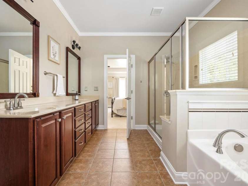 6519 Olmsford Drive, Huntersville, NC 28078.  MLS# CAR4422196, YatesRealty ID 49756. 