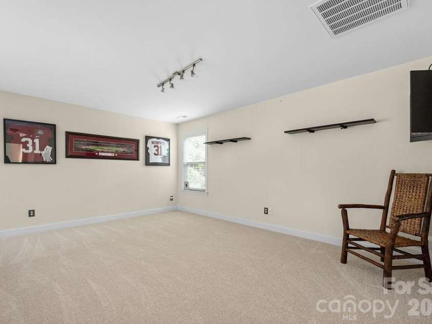 6519 Olmsford Drive, Huntersville, NC 28078.  MLS# CAR4422196, YatesRealty ID 49756. 