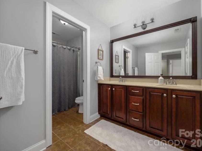 6519 Olmsford Drive, Huntersville, NC 28078.  MLS# CAR4422196, YatesRealty ID 49756. 