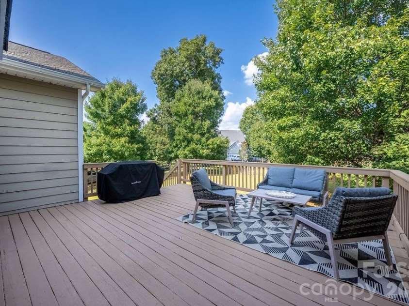 6519 Olmsford Drive, Huntersville, NC 28078.  MLS# CAR4422196, YatesRealty ID 49756. 