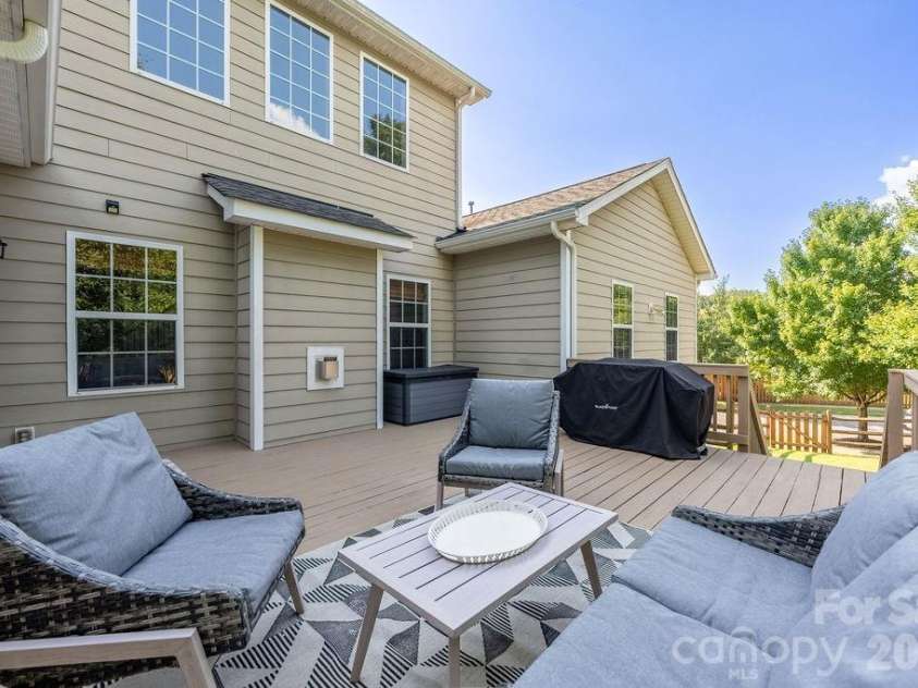 6519 Olmsford Drive, Huntersville, NC 28078.  MLS# CAR4422196, YatesRealty ID 49756. 