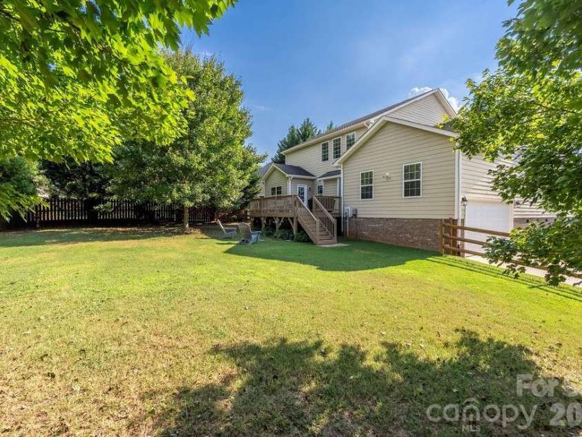 6519 Olmsford Drive, Huntersville, NC 28078.  MLS# CAR4422196, YatesRealty ID 49756. 