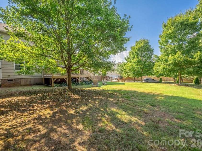 6519 Olmsford Drive, Huntersville, NC 28078.  MLS# CAR4422196, YatesRealty ID 49756. 