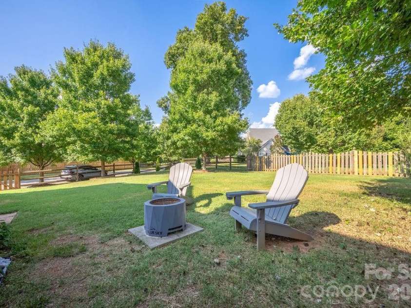 6519 Olmsford Drive, Huntersville, NC 28078.  MLS# CAR4422196, YatesRealty ID 49756. 