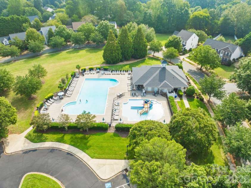 6519 Olmsford Drive, Huntersville, NC 28078.  MLS# CAR4422196, YatesRealty ID 49756. 