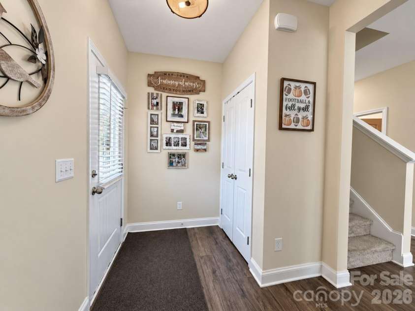 9201 Providence Road, Waxhaw, NC 28173.  MLS# CAR4422209, YatesRealty ID 49757. Entry way