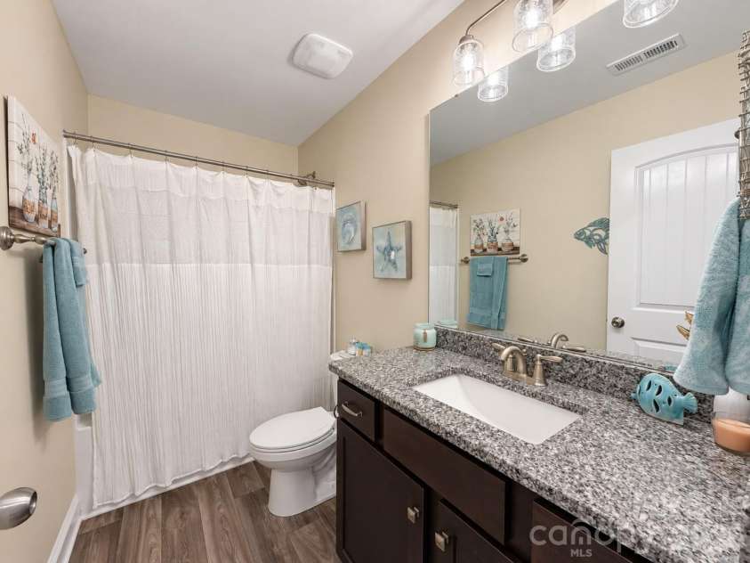 9201 Providence Road, Waxhaw, NC 28173.  MLS# CAR4422209, YatesRealty ID 49757. Full bathroom upstairs