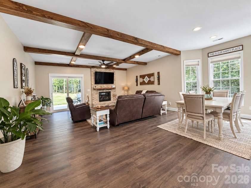 9201 Providence Road, Waxhaw, NC 28173.  MLS# CAR4422209, YatesRealty ID 49757. Open concept living