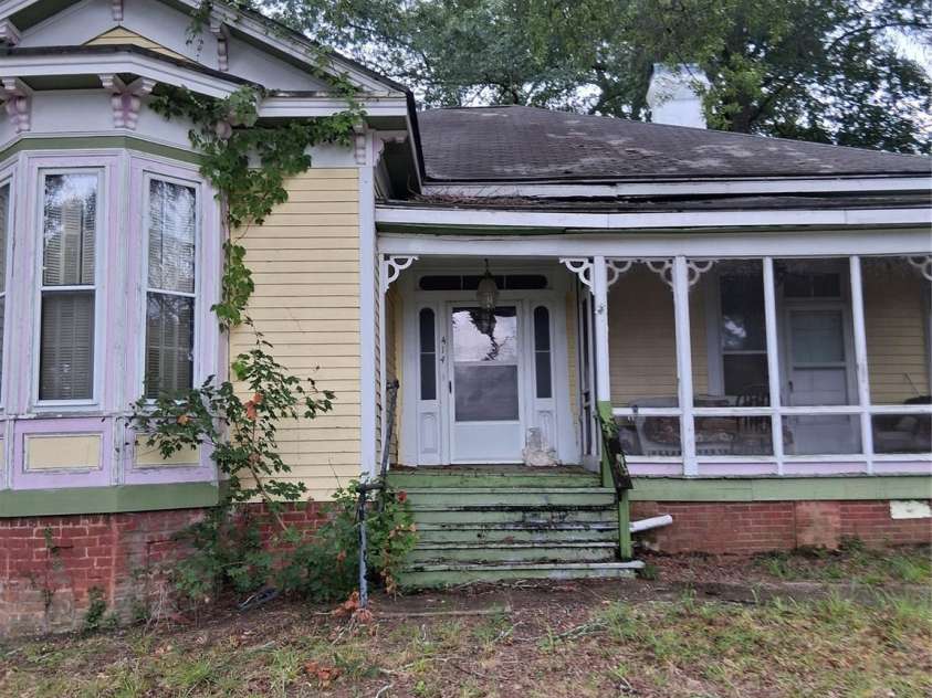 414 Lee Avenue, Wadesboro, NC 28170.  MLS# CAR4422221, YatesRealty ID 49758. 