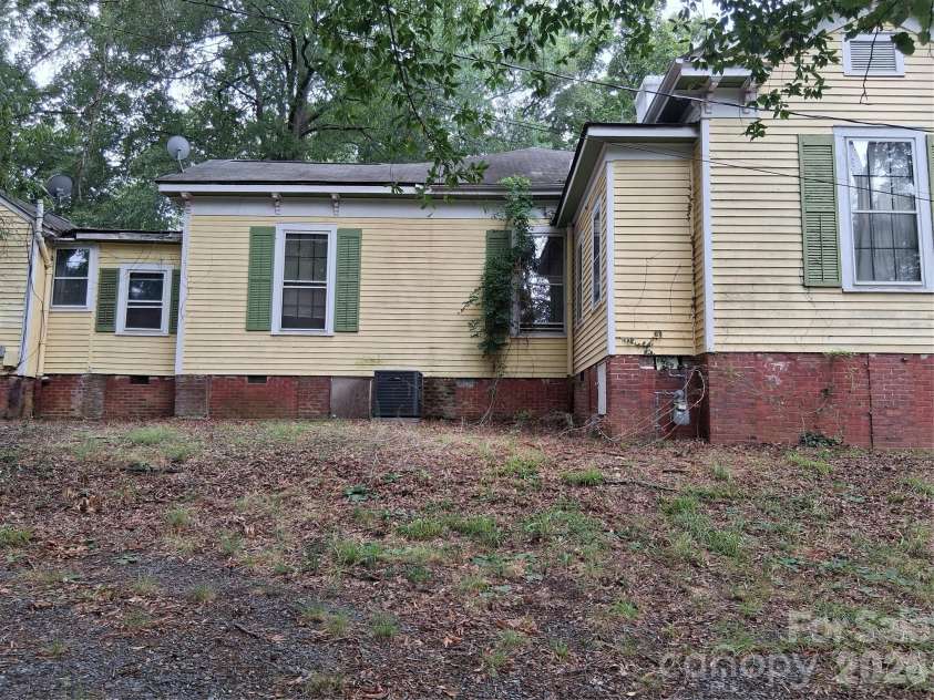 414 Lee Avenue, Wadesboro, NC 28170.  MLS# CAR4422221, YatesRealty ID 49758. 
