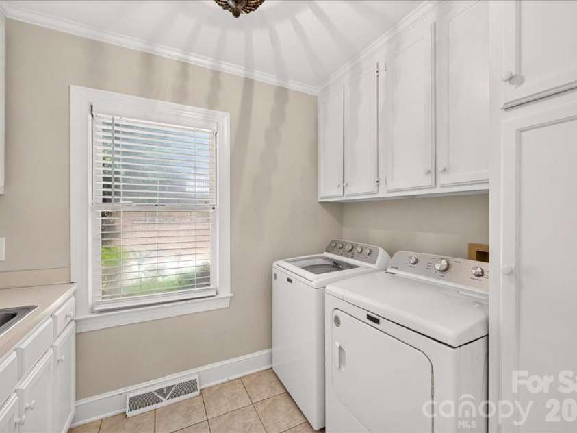 2424 Hartmill Court, Charlotte, NC 28226.  MLS# CAR4422226, YatesRealty ID 49759. Laundry Room
