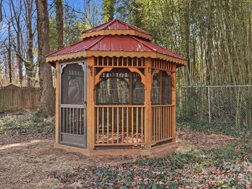1230 18th Avenue, Hickory, NC 28601.  MLS# CAR4335635, YatesRealty ID 4976. 