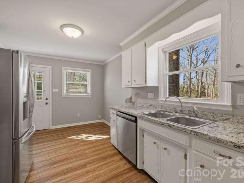 1230 18th Avenue, Hickory, NC 28601.  MLS# CAR4335635, YatesRealty ID 4976. Kitchen
