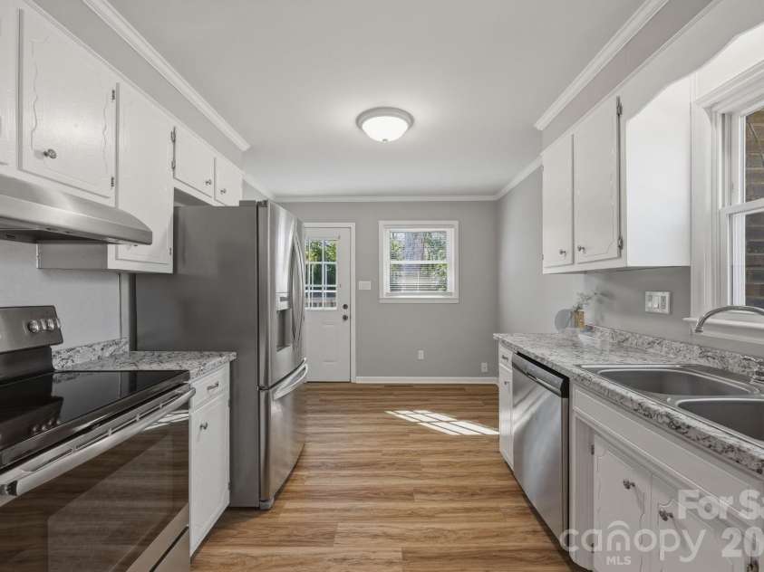 1230 18th Avenue, Hickory, NC 28601.  MLS# CAR4335635, YatesRealty ID 4976. Kitchen